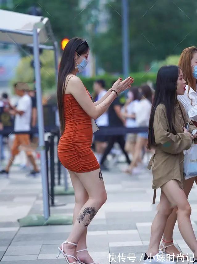 高跟鞋|橙红色性感褶皱裙,活泼热情,更显女人娇艳魅力