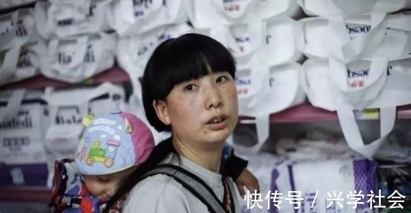 女儿|“最抠”妈妈,把免费婴儿尿裤当卫生巾用,背后故事让人流泪……
