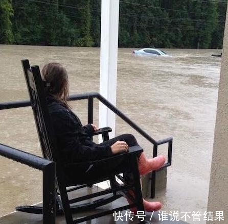 |搞笑图片幽默段子笑话:妹子,洪水来了还这么淡定,是见过大场面