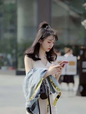 身材|街拍:小姐姐长发及腰,身材曼妙性感至极,你最喜欢哪一个?