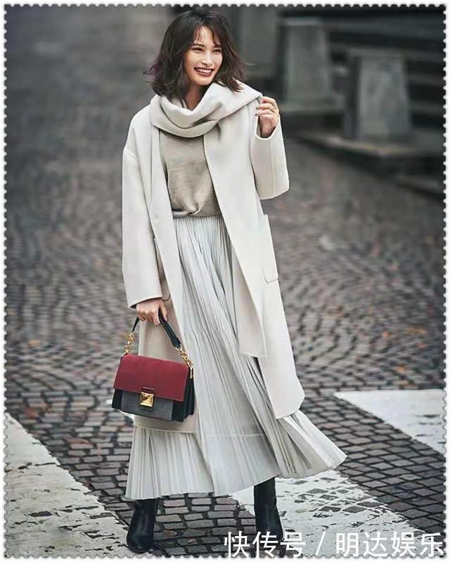 大衣+半身裙,搞定今年秋冬的搭配,选择多种款式风格