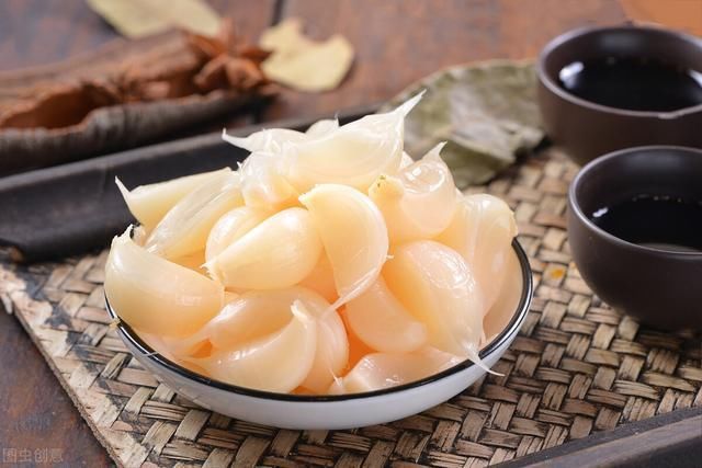 蒜头|腌糖醋蒜，只放糖和醋是不行的，多放2味料，味道不涩不易坏