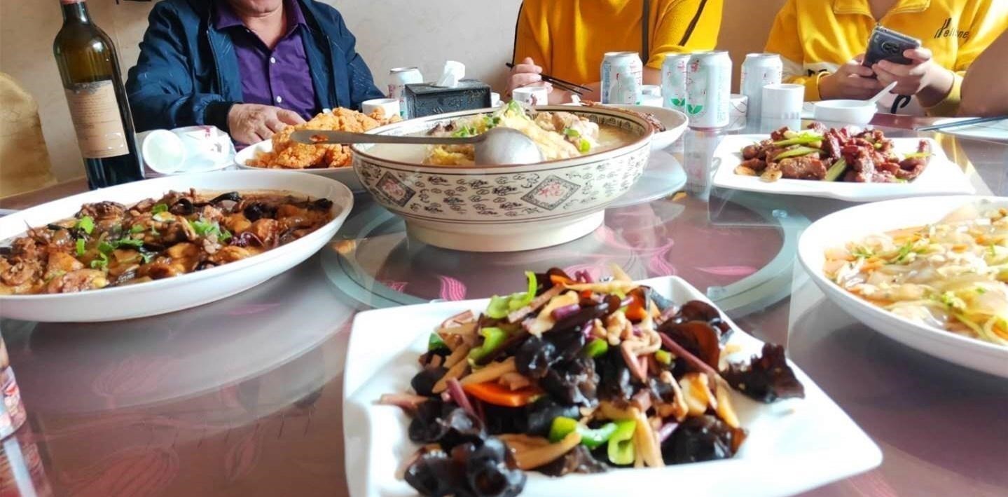 假期，请南方同学吃饭，10个人8道菜，同学北方菜都这么硬吗