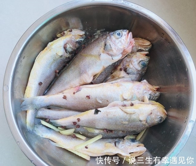 酥掉渣的黄花鱼,做法简单,好吃到光盘