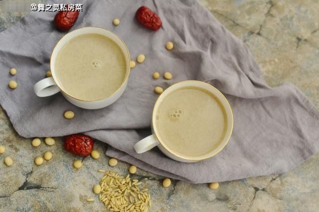 豆浆里面加这几样食材，暖胃好喝肠道舒服，比牛奶还营养！