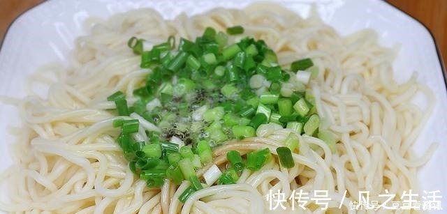 大碗|喜欢吃面条的要收藏,早餐面条懒人做法,孩子一大碗都不够吃
