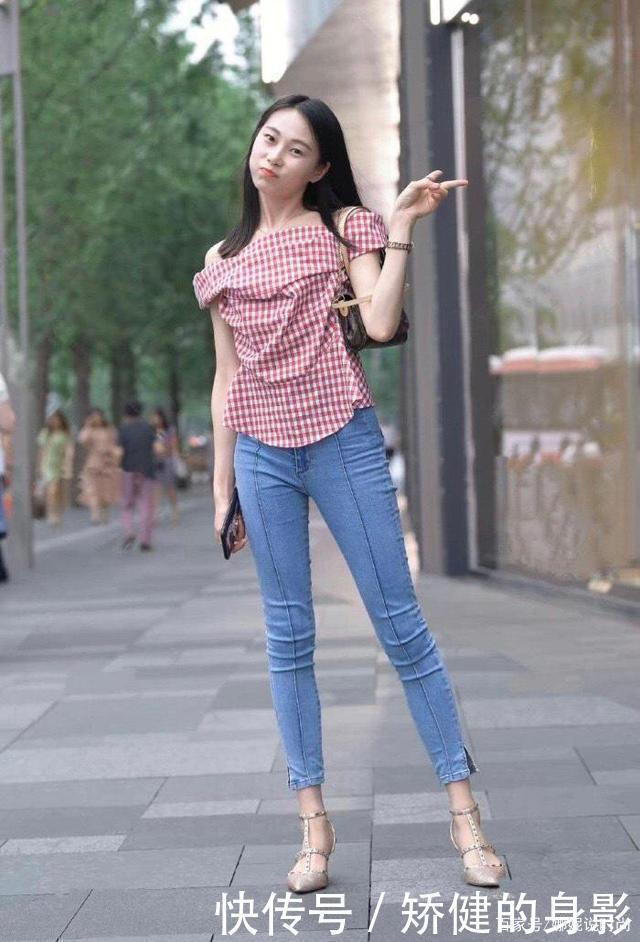 女孩这身材太迷人,“反穿”上衣配高腰短裤,1米8女孩看得很自卑