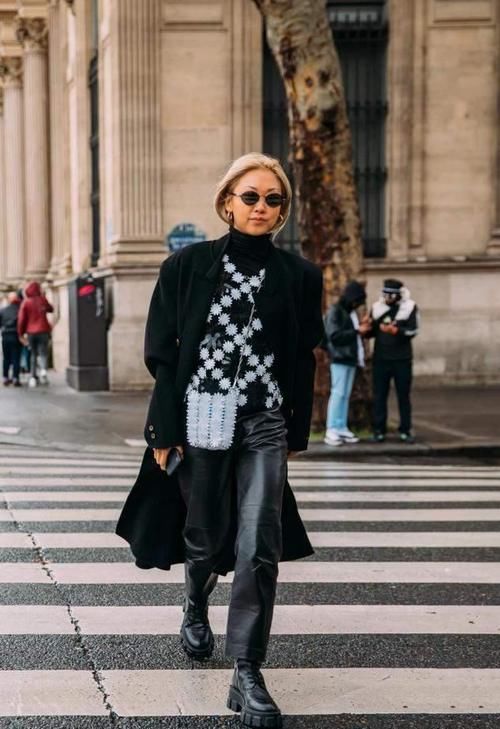  羊绒|呢大衣不吃香了！如今流行“羊绒大衣”，搭配这几条裤子最好看