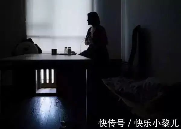 羞耻|“背奶妈妈 ”有多辛酸?办公桌下挤母乳,同事嘲我没有羞耻心