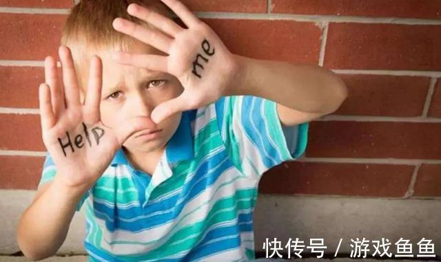 这句话|少年举刀伤人,只因受欺负后爸爸说的这句话,很多家庭也爱这么说