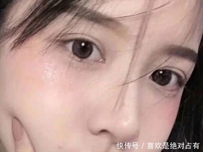 口红|女生“伤嘴唇”的3动作，05后若不慎踩雷，小心变成“香肠嘴”！