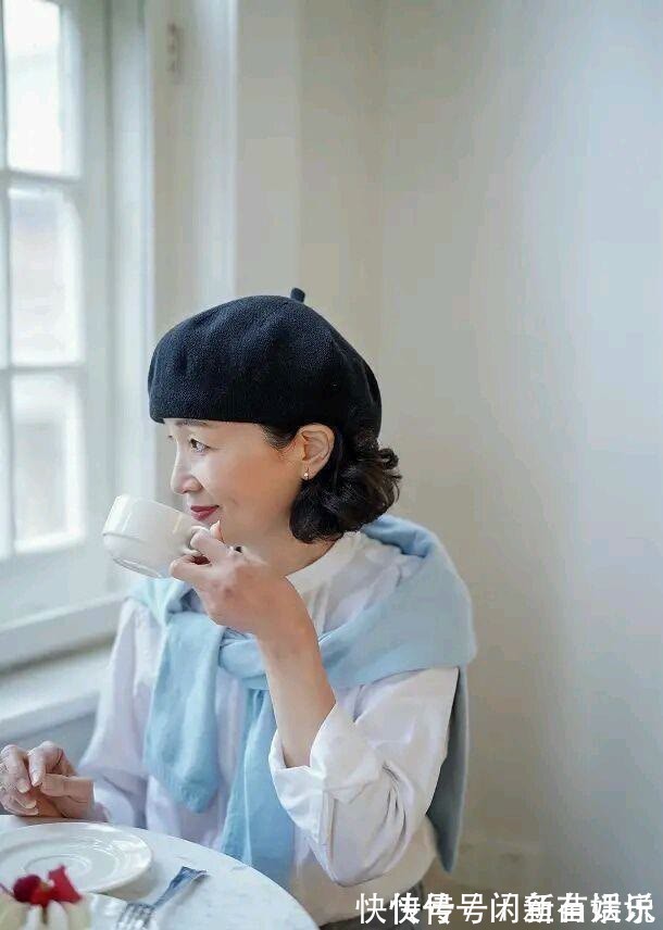 斜刘海 女人到50岁想要有气质,这4种发型尽量避开,容易显老还有大妈感