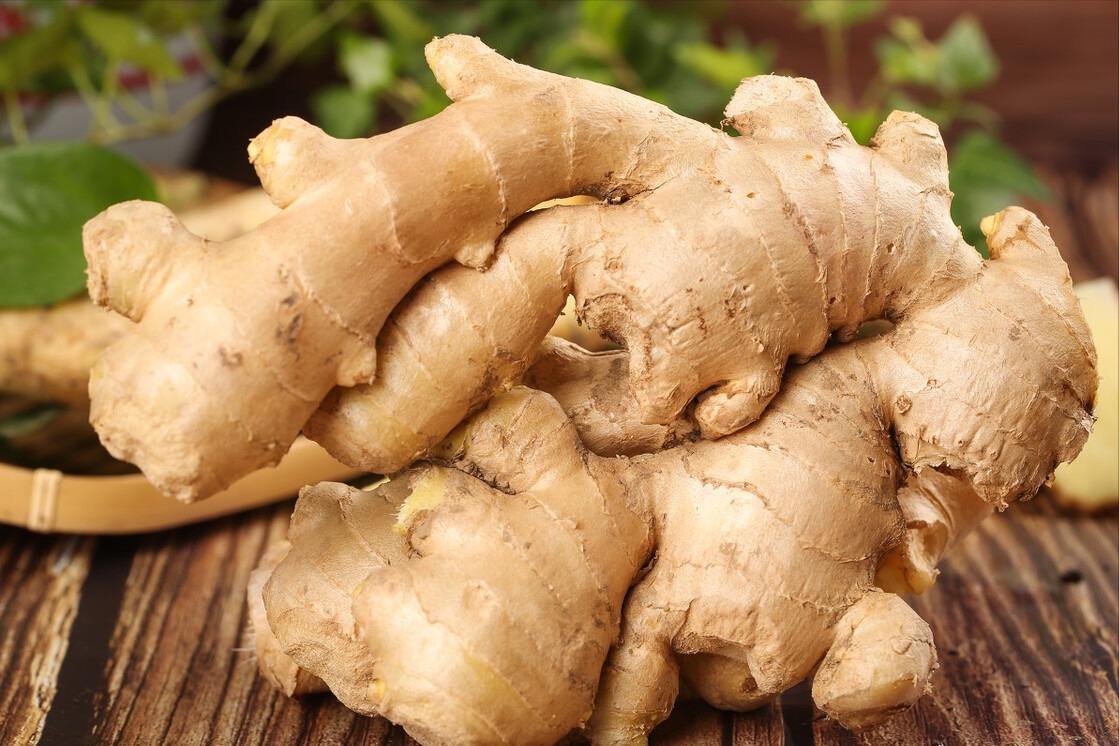 生姜吃不完,保存有难度,教你1个好方法,放半年都新鲜饱满