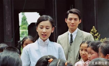 她在襁褓中就被母亲抛弃,嫁给小9岁的男人当小妾,最终难产去世