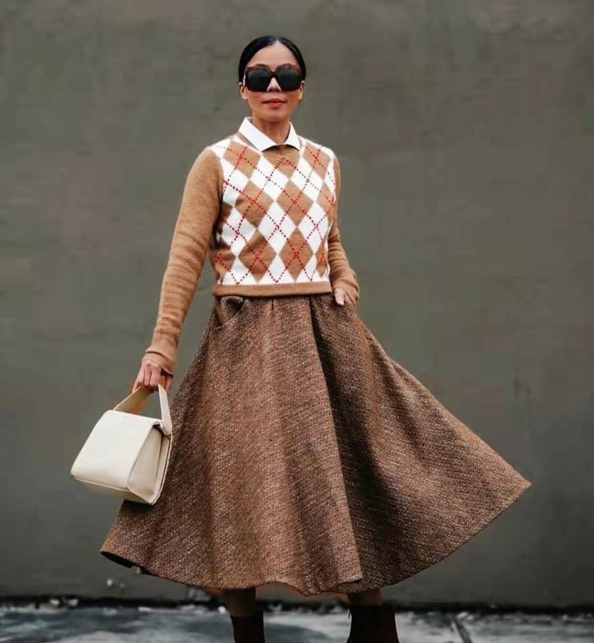 大地色系 精致女人都爱有质感的搭配!大地色系冬装温柔耐看,让人难以拒绝