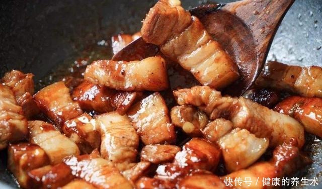 炖肉时,别只用清水炖,多加2样料,炖好的肉软嫩入味,香气扑鼻
