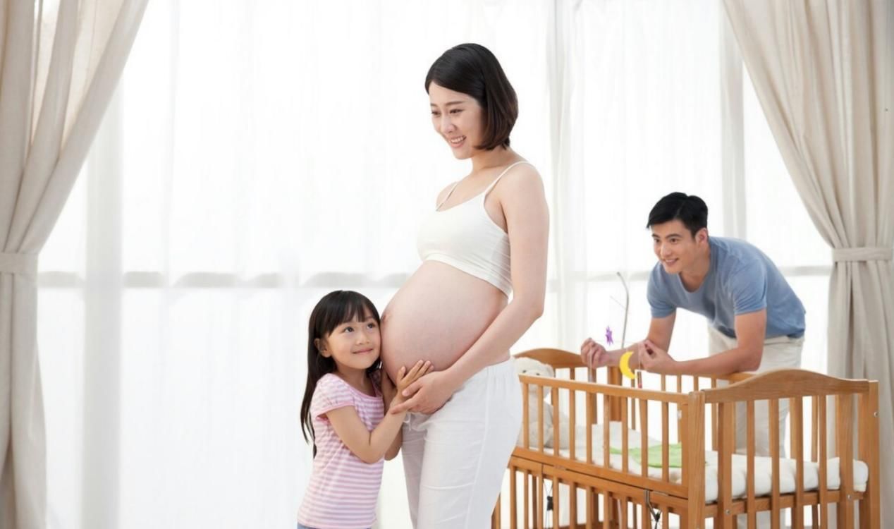 弟弟才1岁你怎么能不管?女儿:生的时候也没问过我,谁生的谁养