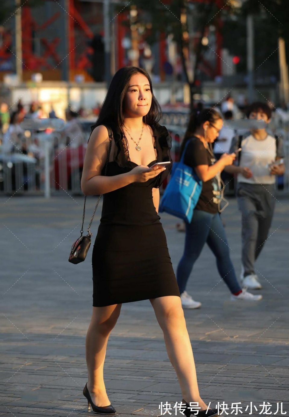 玄色|这么好看的微胖小姐姐，我要是在现场，就上去要联系方式了