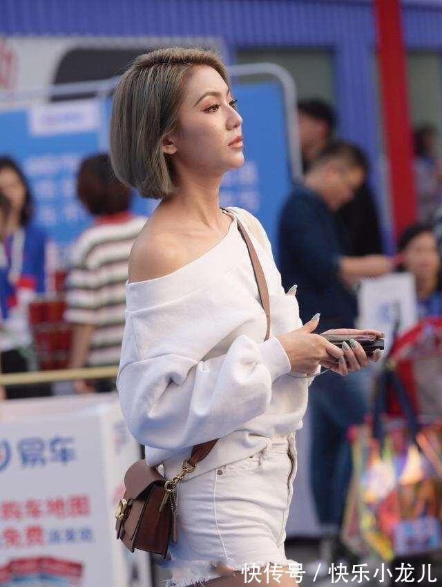 搭配 打底裤的多种风格搭配,轻松展现姣好身形,大方优雅