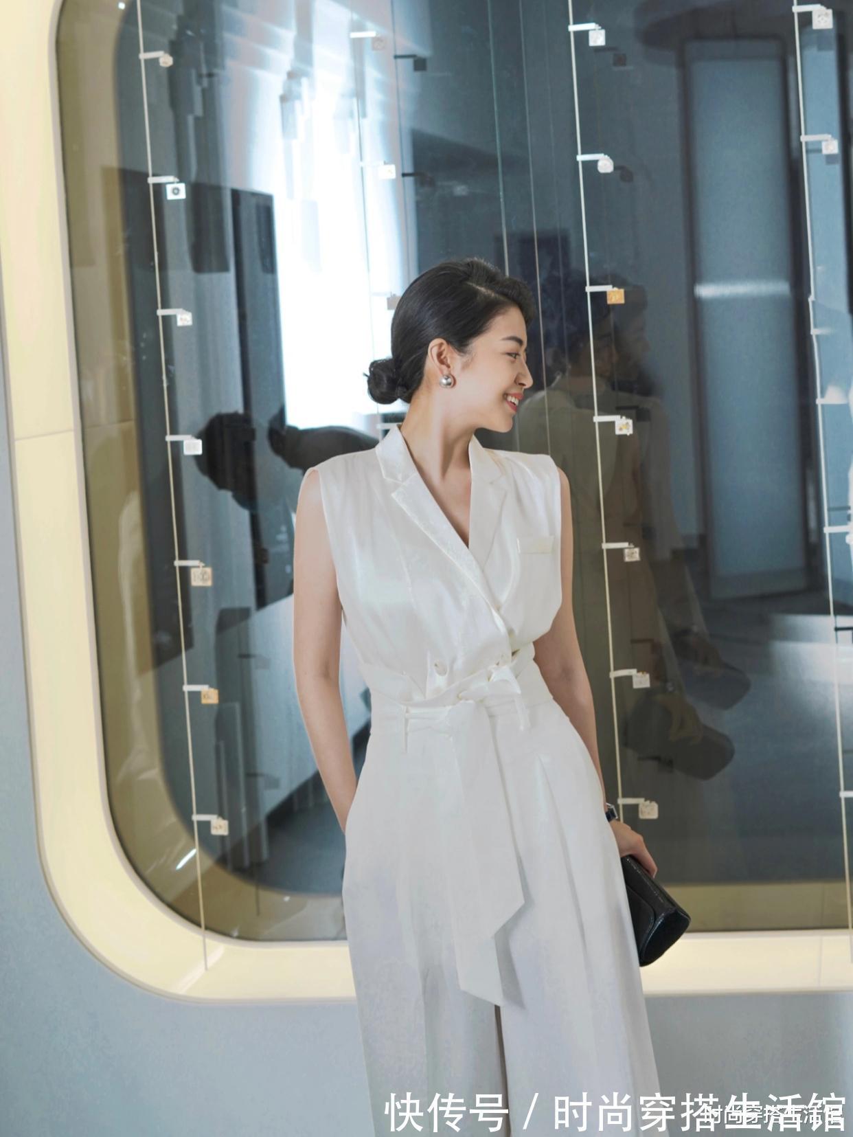 衬衫|又被三木惊艳到了,“黑白配”搭高跟鞋,配手拿包气质又出众