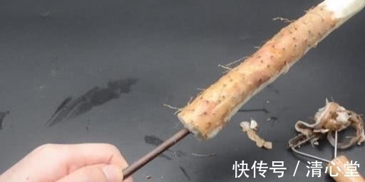 原来山药去皮这么简单,一根筷子轻松搞定,不痒手还干净