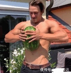 ins|臂围45cm，二头肌似小山包的猛汉奶爸，还自带肌肉抽筋绝活