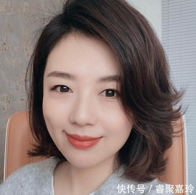 减龄|40岁女人想“减龄”?试试这几款发型,时髦洋气,看起来还贵气