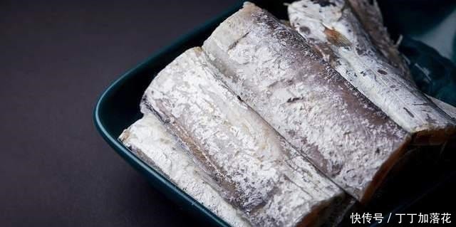 鲜美|买带鱼别管大小,认准这4种买准没错,肉质厚嫩鲜美,保证新鲜