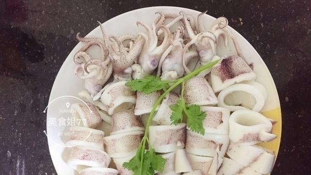 老公请同事来家里吃饭,花650元准备8道菜,同事却说下次不敢来