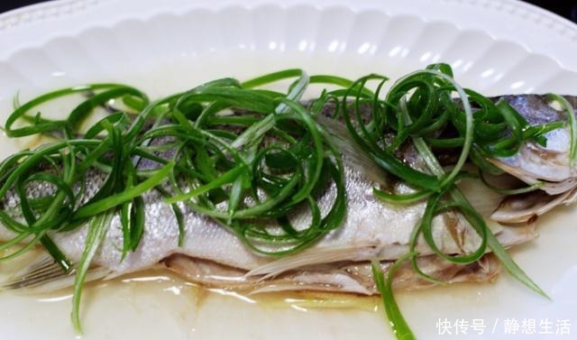 鱼不论怎么蒸都发腥牢记这2点,不腥肉嫩还很鲜