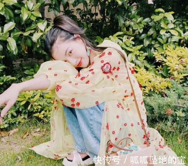 oblique 我和钟楚曦的度假差距 就是这只草编包！