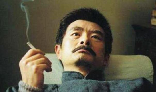  称赞|郭沫若写4字骂鲁迅，鲁迅加1字漂亮回怼，所有的文人交手称赞