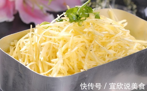 炒土豆丝时,如何炒才不粘锅,吃着更脆!大厨教您最关键的1步
