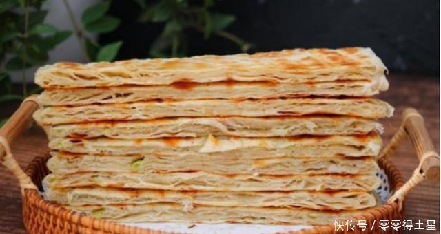 实惠|葱油饼这样做,美味好吃又实惠,主要是做法简单