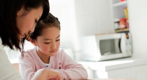 安全意识|4岁孩子超市摔碎鸡蛋,店员要求10倍赔偿,宝妈的做法令人称赞