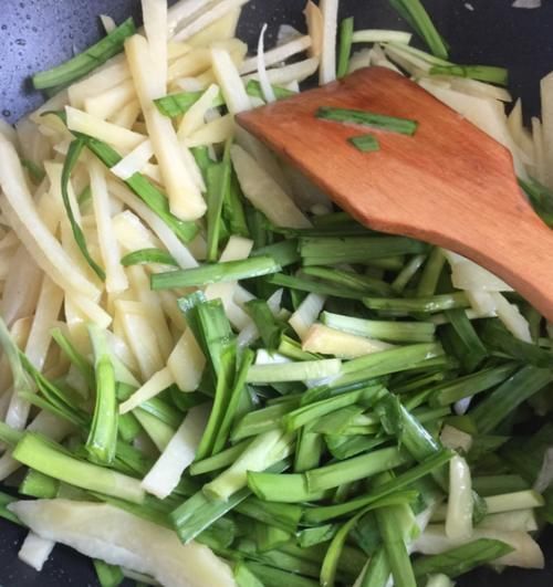 等于|土豆加它等于“天然泻药”,每周吃2次,口臭没了,越吃越瘦,穿啥都美