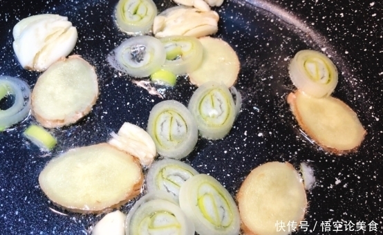 鱿鱼不好吃,那你就错了。这样做鱿鱼会让你的菜吃起来很高端!