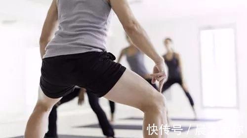 臀部|20歲的她，練出了女人最完美的身材：馬甲線+小蠻腰+蜜桃臀，羨慕