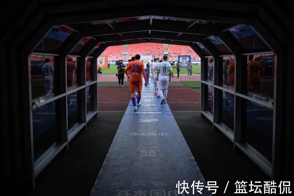 足協(xié)杯|中國足球再次出現(xiàn)新狀況，教練也因壓力辭職，國足該何去何從？