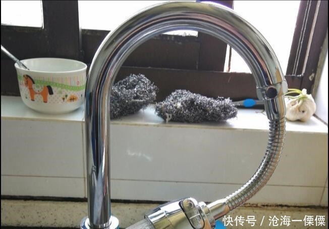 耐用|装了3套房才知晓油烟机旁有个孔，多数人浪费不用，却用处贼大！