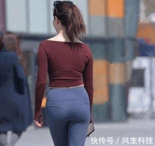 奇皇后 枣红色露脐长袖搭配雾霾蓝打底裤,讲究选择,有点小小的温柔!