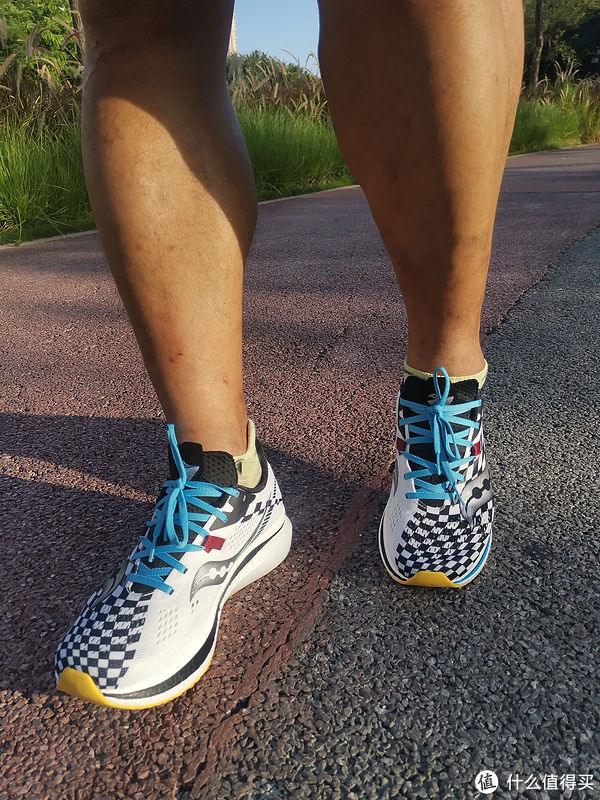 三兄弟|享受“风驰电掣”的感觉——Saucony Endorphin Pro 啡鹏2 碳板跑鞋测评