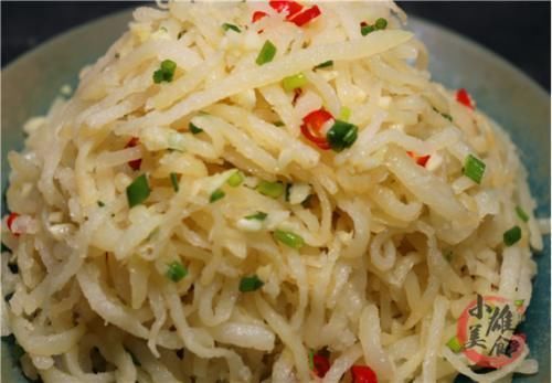 土豆丝还能上锅蒸大厨教你蒸土豆独特做法,一次蒸10个不够吃