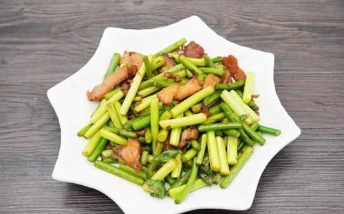 鲜嫩|炒瘦肉，总是发硬怎么办？别再直接下锅炒，做好这1步，鲜嫩滑口