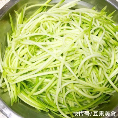 干扰素|这道菜是夏季必备凉拌菜，很多人没吃过，口感脆爽，越吃越喜欢