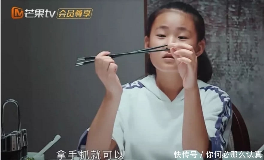 变形计 变形计:农村女孩高档餐厅吃饭,一个动作却被富爸爸揭穿,绝了!