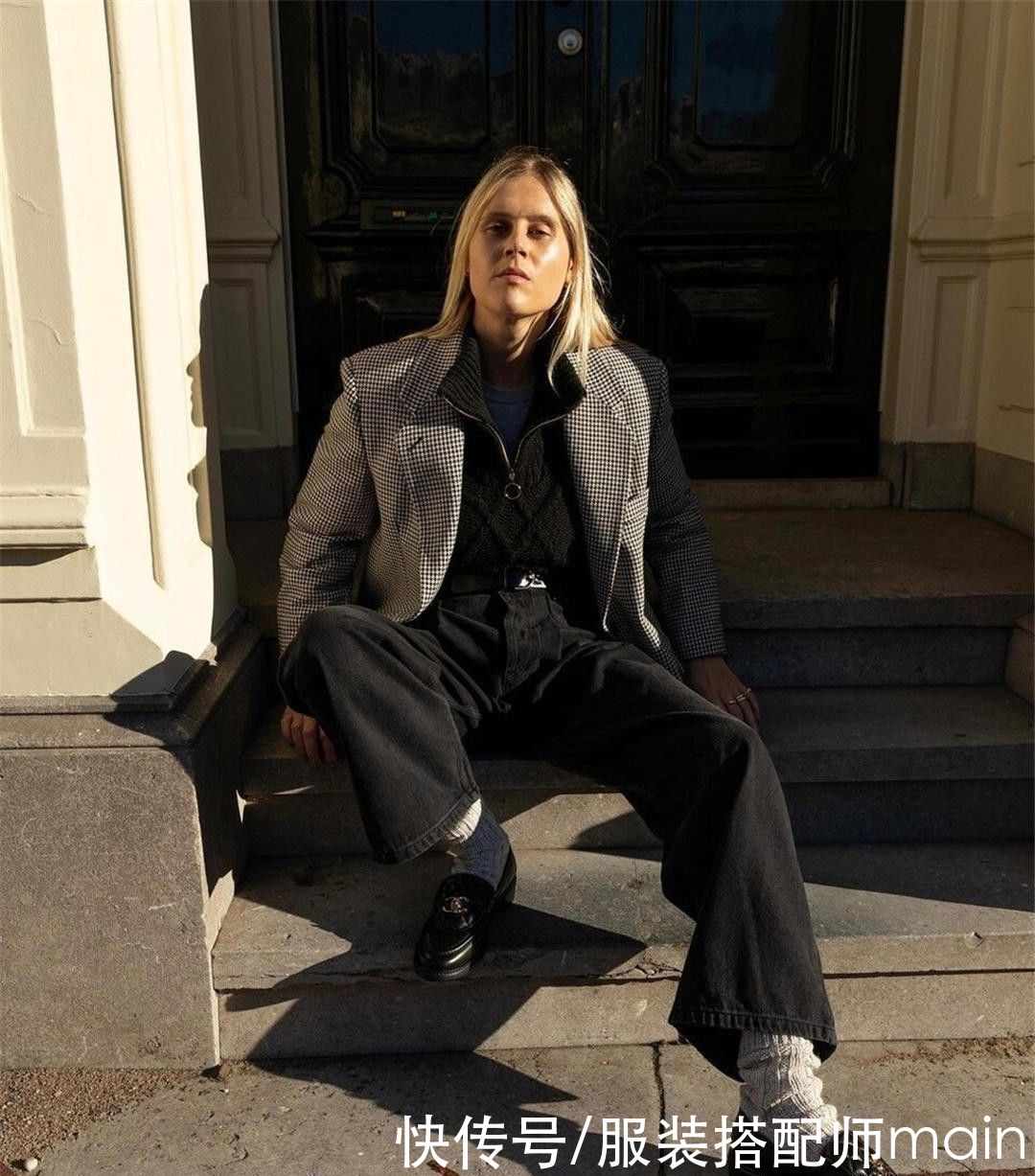 脸大脖子粗不能穿高领毛衣？学会这几个穿搭技巧，显瘦又显时髦