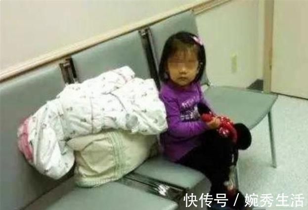 二胎|产妇深夜生二胎,女儿独身在产房外等候问其原因后心里不是滋味