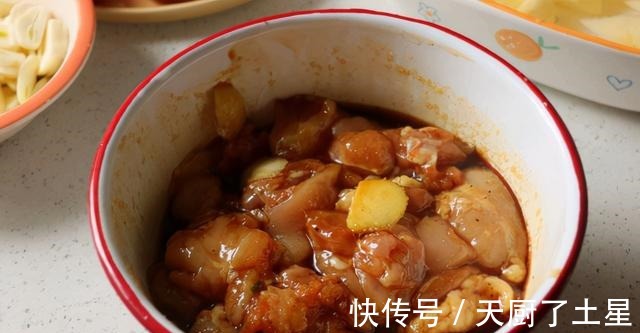 苹果|鸡腿营养丰富,搭配苹果一起炒,酸甜可口!