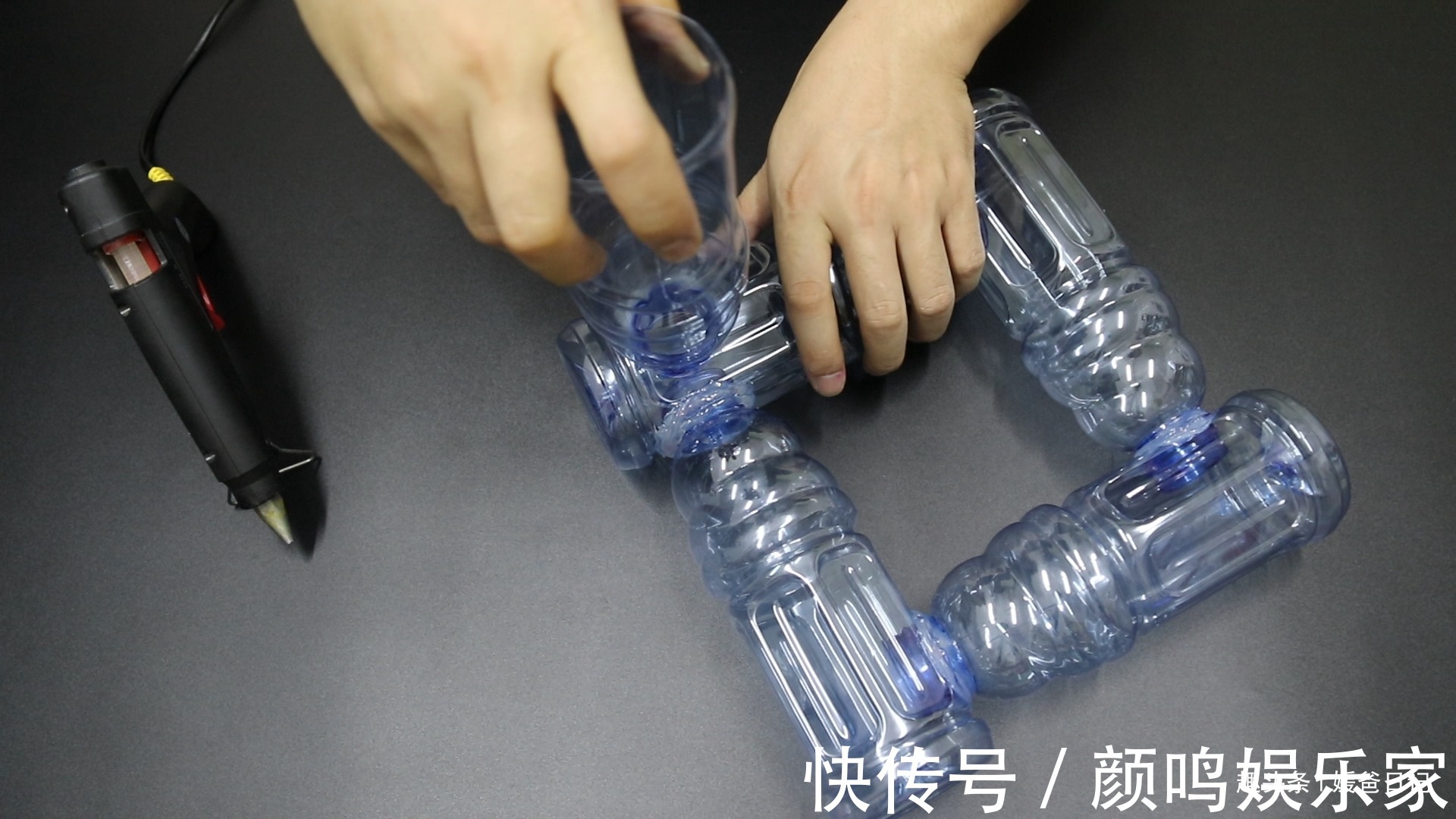 用5个塑料瓶制作一个四方形的小鱼缸,这个废品利用,太棒了